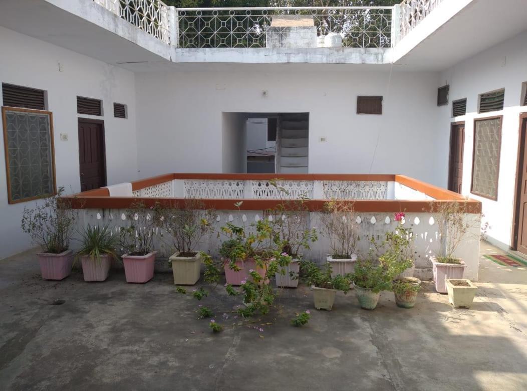 Hotel Yogi Lodge Khajuraho Exterior photo