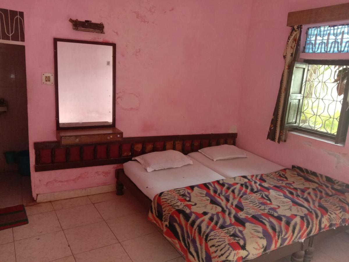 Hotel Yogi Lodge Khajuraho Exterior photo