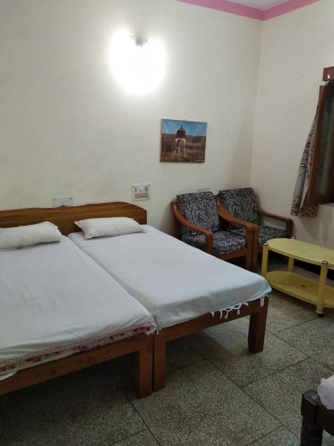Hotel Yogi Lodge Khajuraho Exterior photo